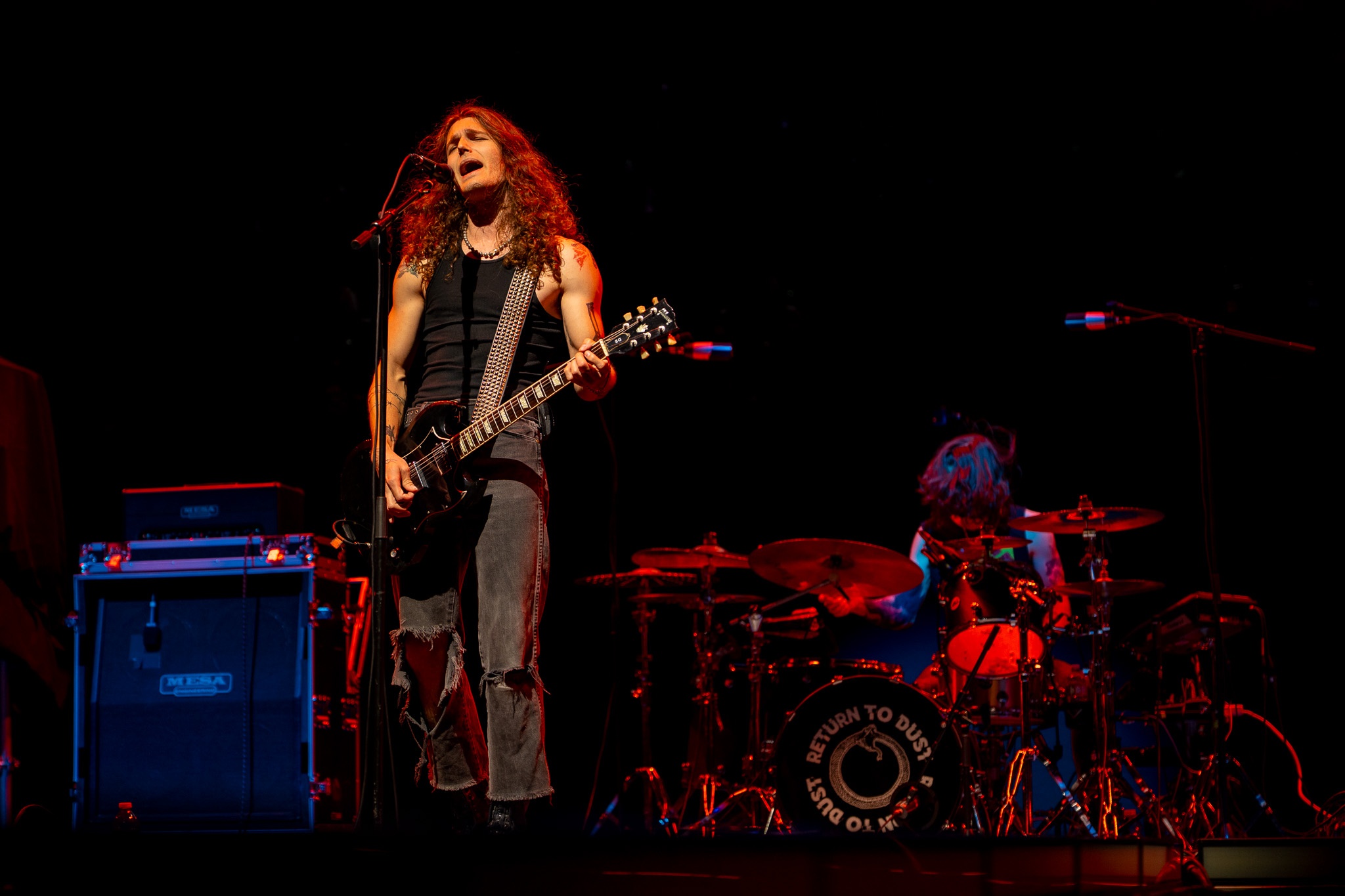 Return to Dust guitarist under arena light