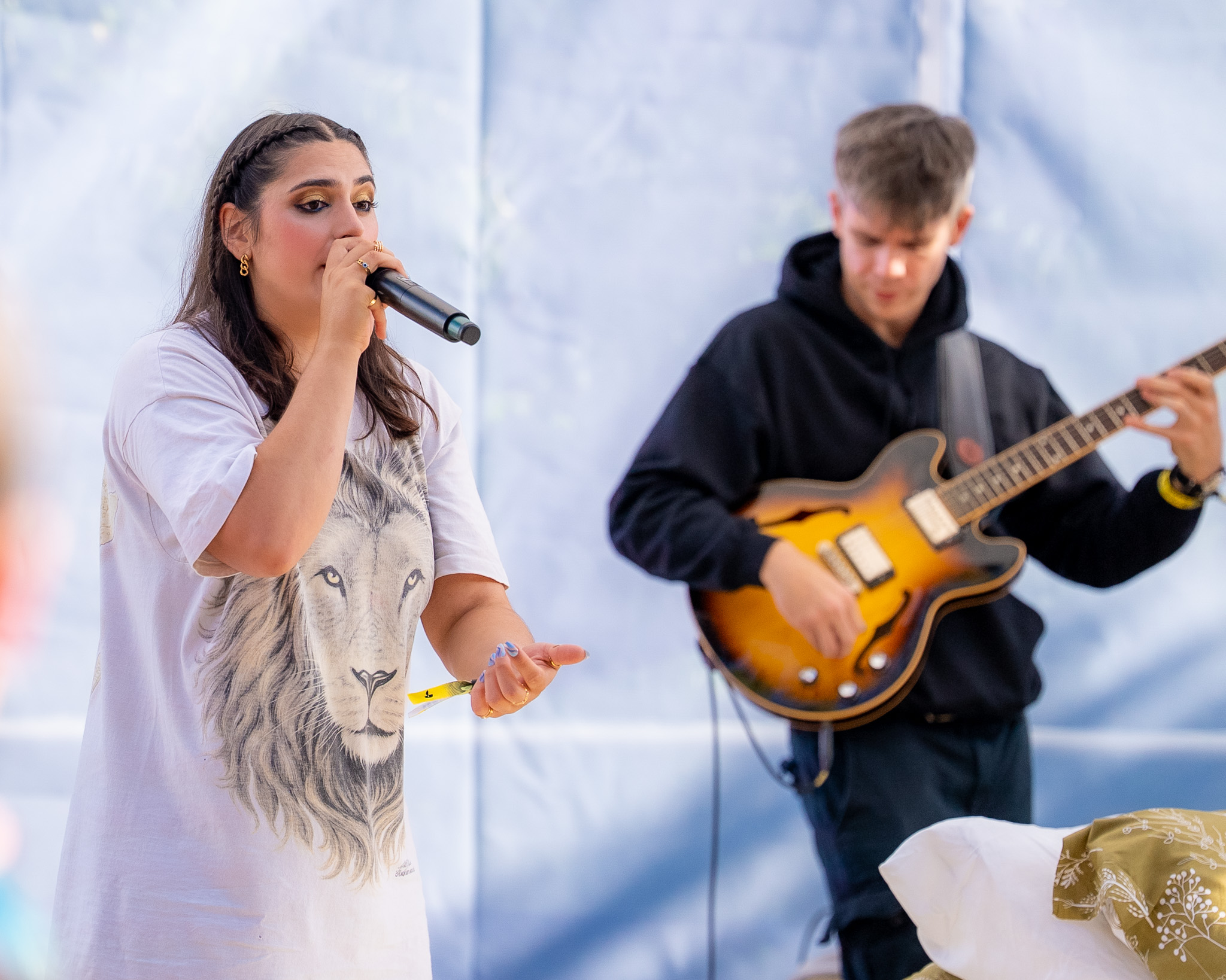 Aryana León singing with her guitarist at Bumbershoot